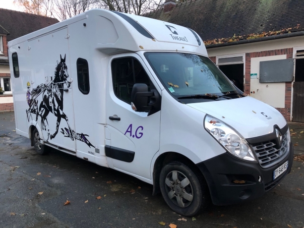 Camion-Theault-2015-modele-Proteo-en-stalles