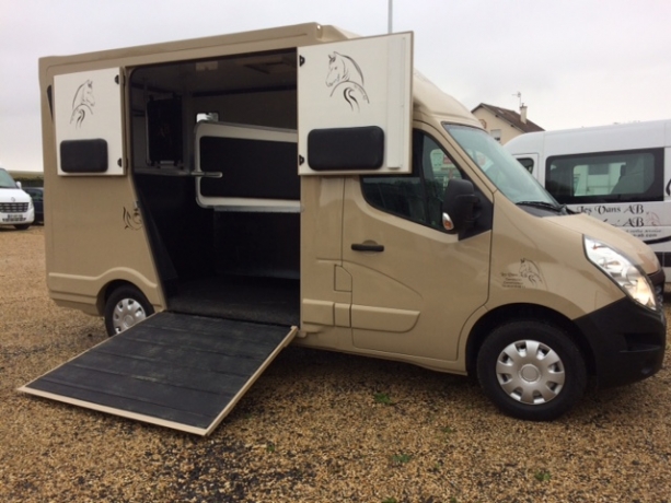 Camion-transport-chevaux-L2-dispo-fevr-mars-2020