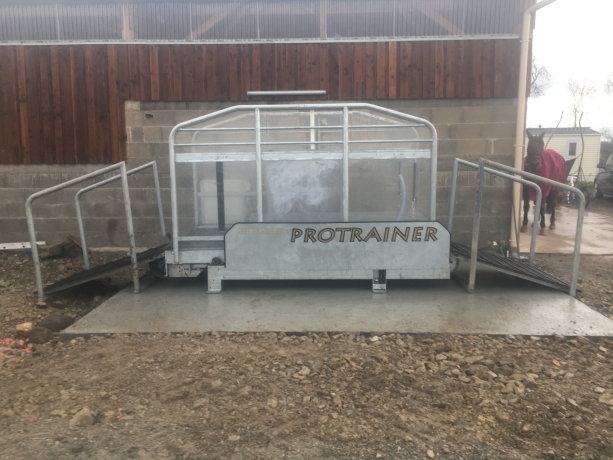 Tapis-roulant-pour-chevaux-HT-Walk-HIPPOCENTER