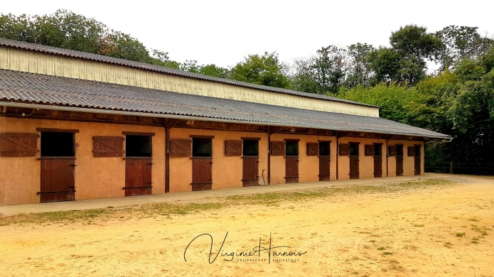 Centre-d---entrainement-sur-22-ha--maison-et-logement-employe