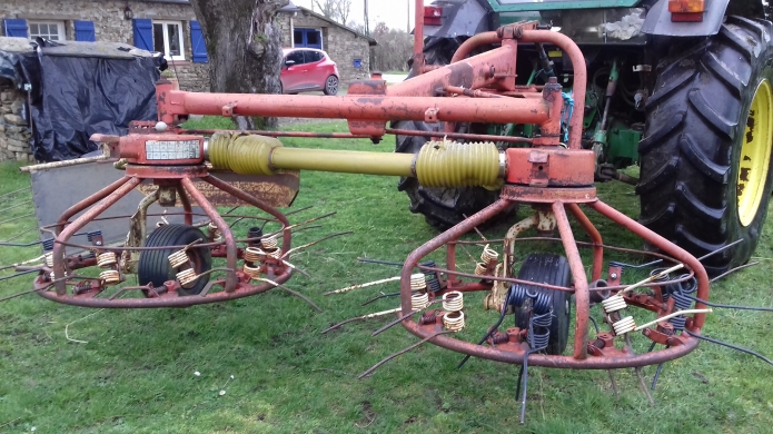divers-materiels-pour-chevaux-0