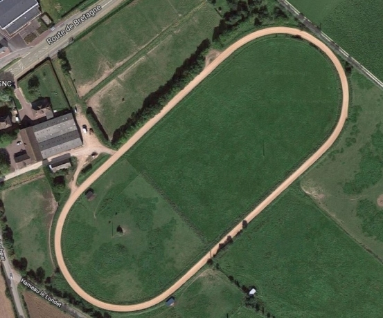 Normandie-CAEN-OUEST-Ensemble-Immobilier-Habitation-Boxes-Piste-d---entrainement-trotteurs
