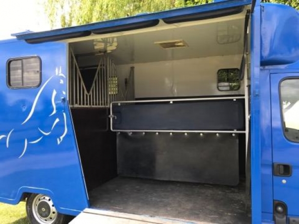 Camion-chevaux-RENAULT-Master-150-Dci---L3-1