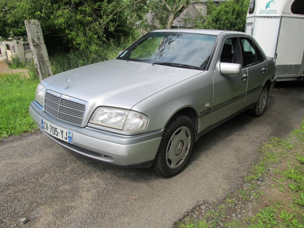 Mercedes-250-td-2L5-1996-194000-km-2