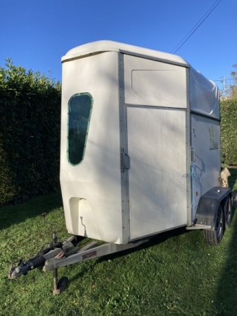 van-tracte-2-places