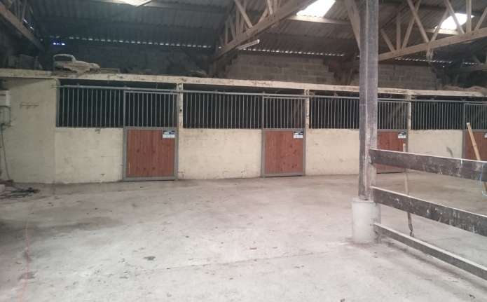 CAEN-OUEST-AXE-A84-ENSEMBLE-IMMOBILIER-HABITATION-ET-BOXES-PISTE-ENTRAINEMENT-TROTTEURS-3