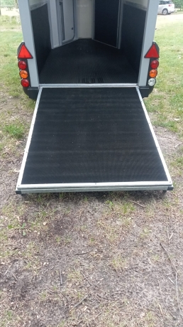 Van-1-5-place-Ifor-Williams-HB403-couleur-Argent-0