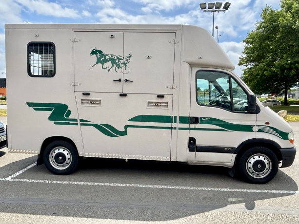 Camion-chevaux-THEAULT-Renault-Master