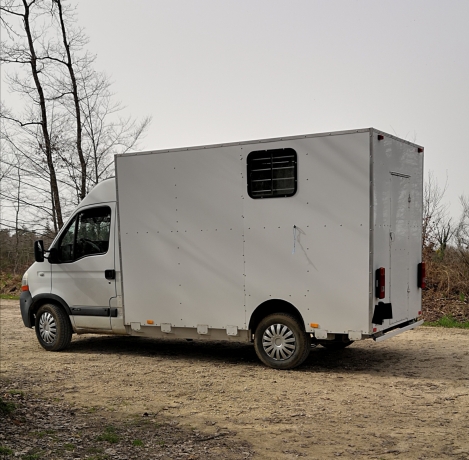 Camion-betaillere-vl-chevaux-2-places-Renault-Master-dci-150-(tout-le-haut-moteur-neuf-moins-de-1500km)-Prix-revu-a-la-baisse-4